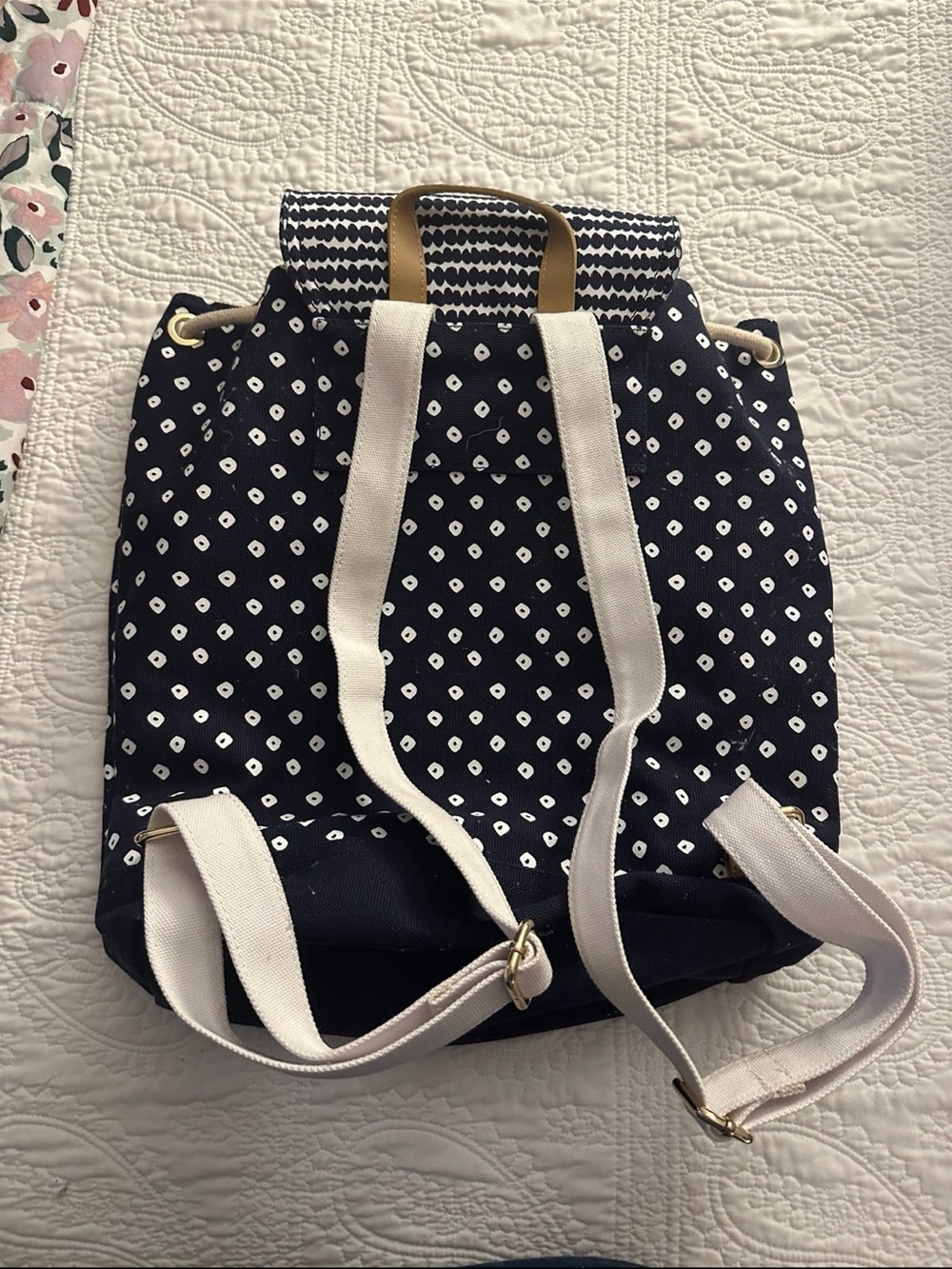 Vineyard Vines Navy and White Patterned Rope-Draw Backpack - Picture 3 of 9
